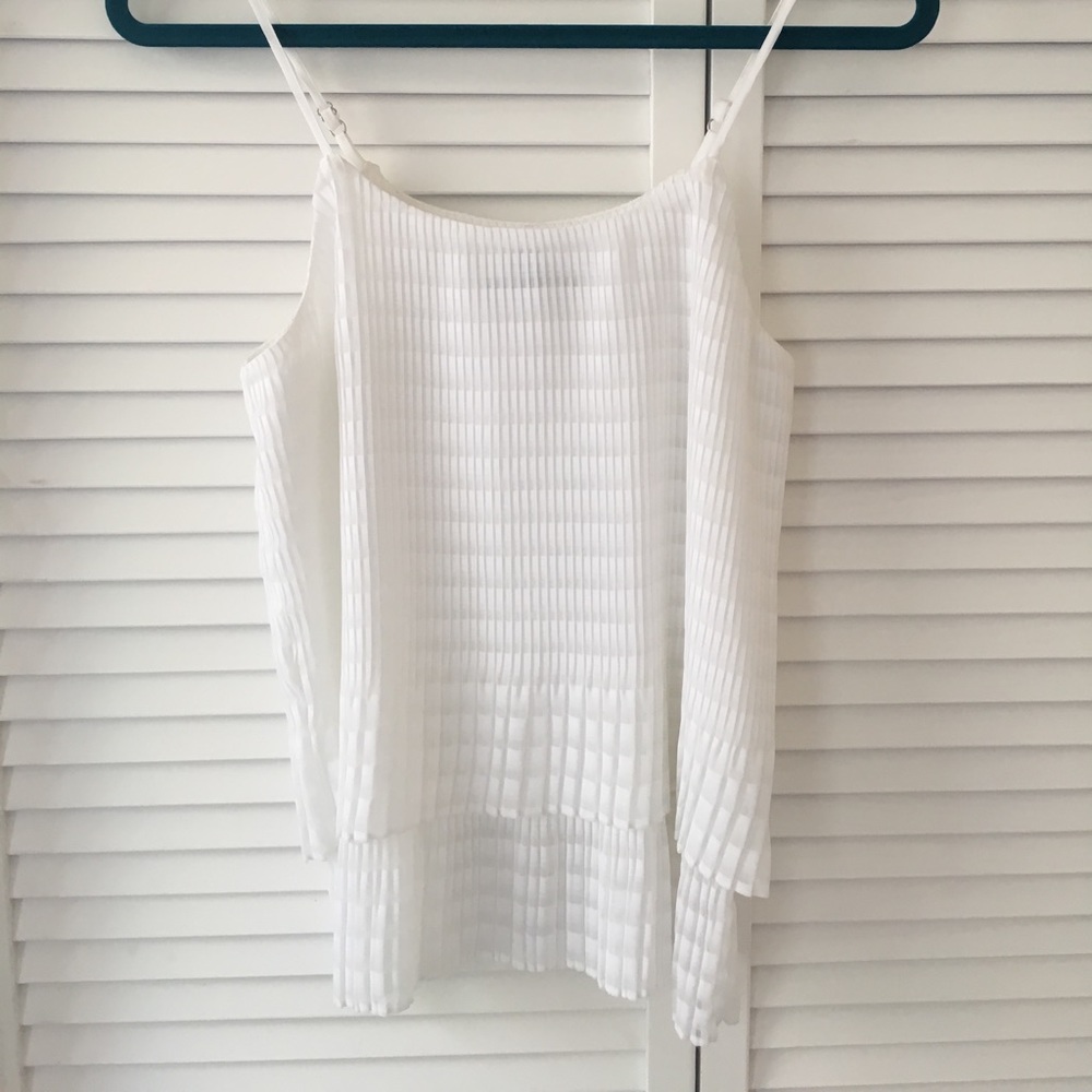 NWT Banana Republic size XS white pleated tank